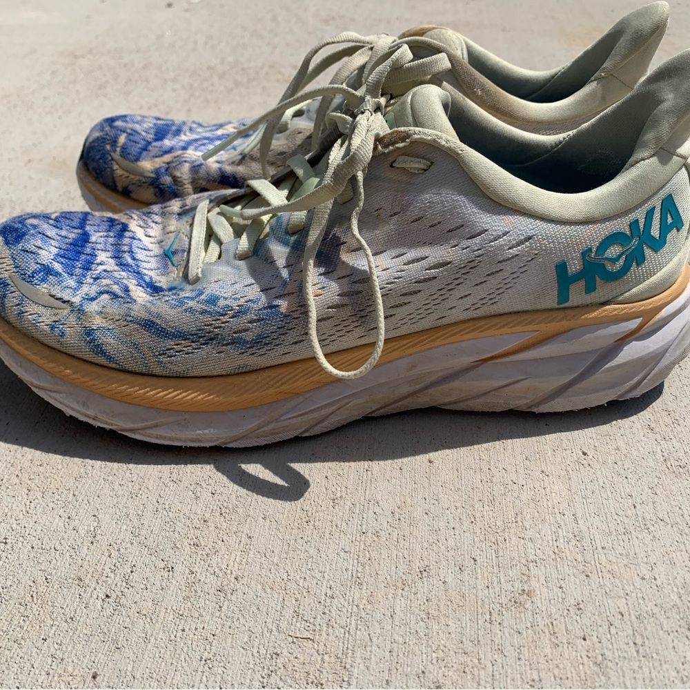 HOKA Clifton 8 Women’s size 9